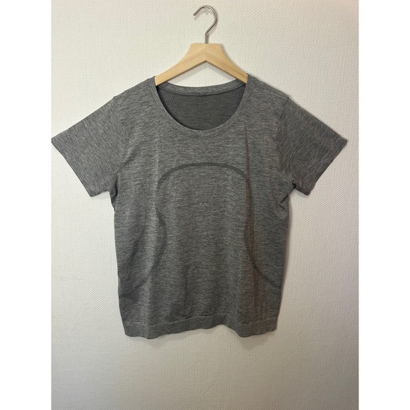 Lululemon Tops - Lululemon Swiftly Tech Short Sleeve Crew Heathered Gray Athletic Top Womens